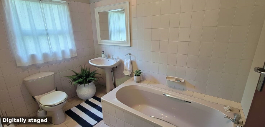 4 Bedroom Property for Sale in Glen Barrie Western Cape